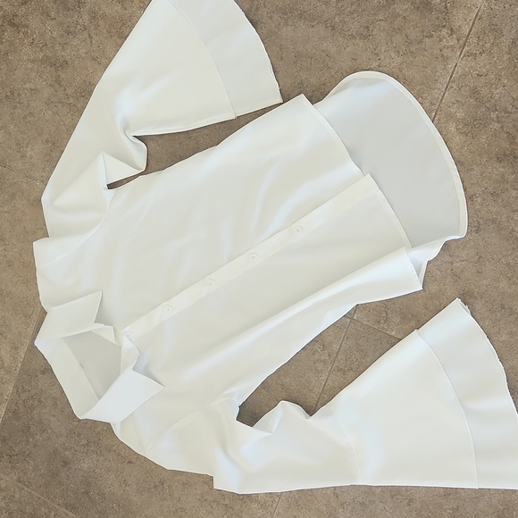 White Bell sleeve blouse - Picture 2 of 8